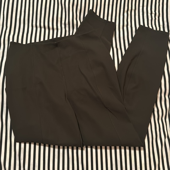 NWOT Lululemon Pants - Picture 2 of 3